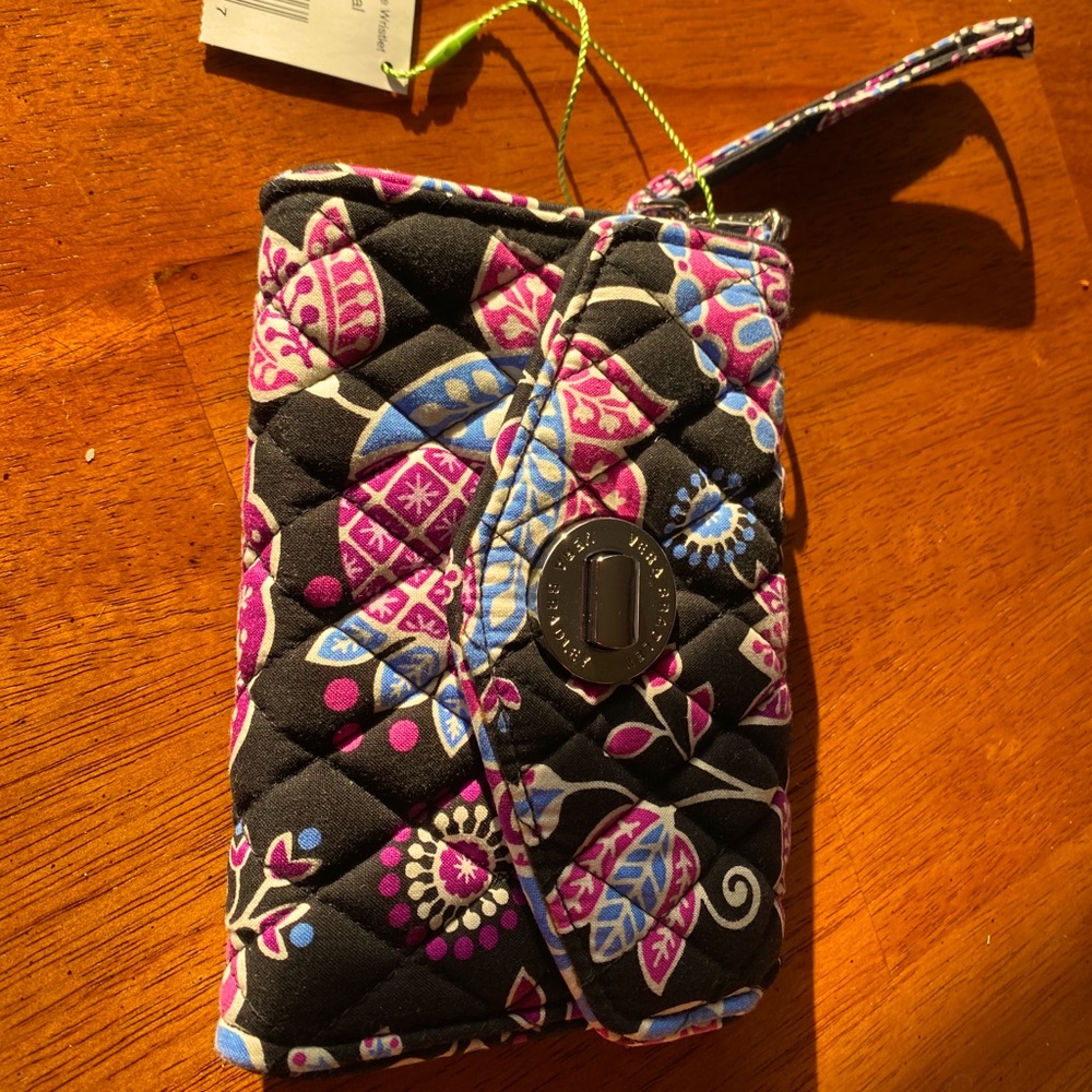 Vera Bradley Smartphone Wristlet—- ALPINE FLORAL
